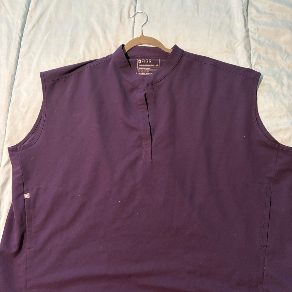 Figs Women’s Sleeveless Shirt - Purple